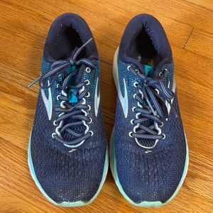 💜2/$15 9.5 women’s Brooks Ghost 11 shoes